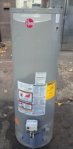 Good Condition! Rheem 40-Gallon Gas Hot Water Tank/Heater!