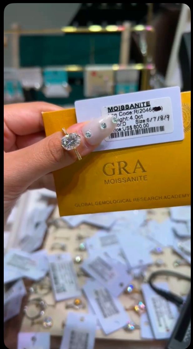 π₯ Radiant Cut Moissanite Gem β 4.0ct GRA Certified | Looks Just Like Diamond!