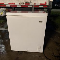 Oportunidad! Congelador Horizontal Idylis 5.0 pies cúbicos - ¡Como Nuevo! ¿Buscas espacio adicional? Pongo a la venta este congelador horizontal Idyli