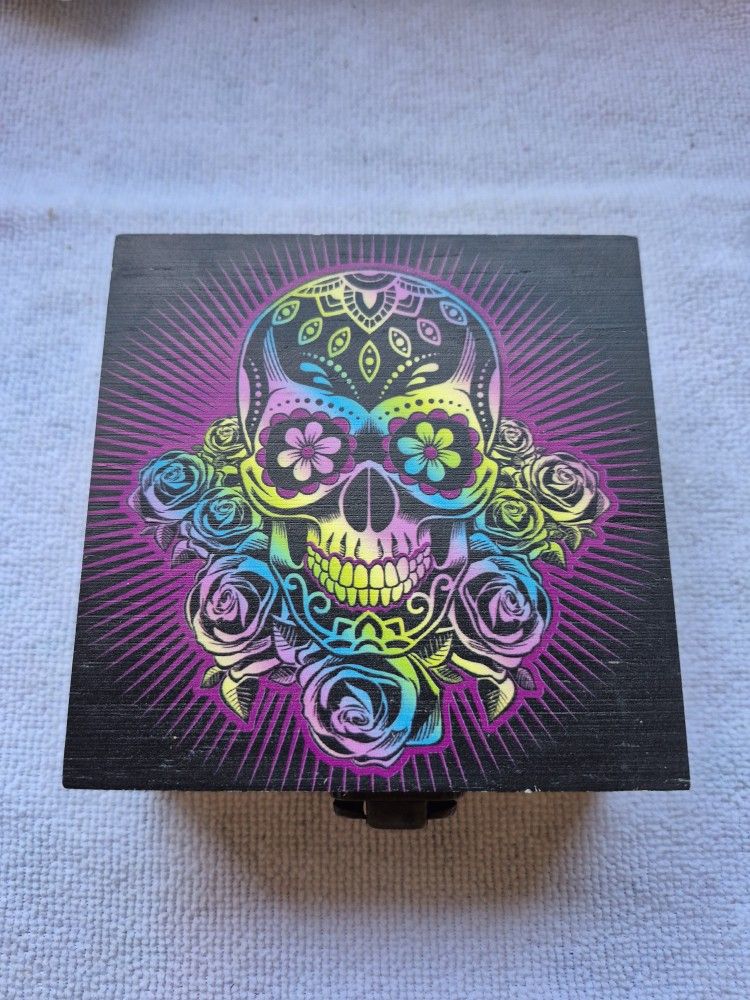 Skull Box And Lanyard