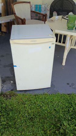 Frigidaire mini fridge