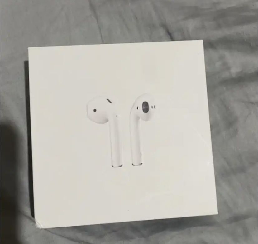 Apple AirPods (2nd Generation) Wireless Ear Buds, Bluetooth Headphones with Lightning Charging Case