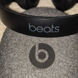 Beats By Dre. Dre Solo Pro Noise cancelling Cordless Headphones