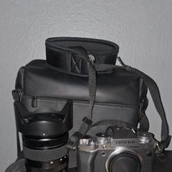 Fujifilm X-T5 Silver, XF 16-80mm F4 Lens