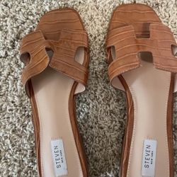 Size 10 Steve Madden leather sandals gorgeous never worn