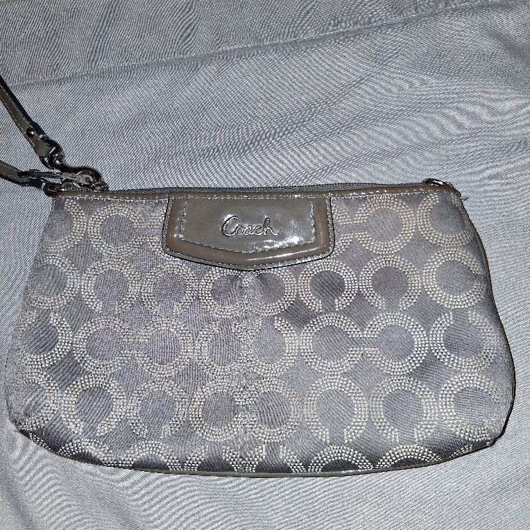 Large Vintage COACH WRISTLET in Gray Jacquard