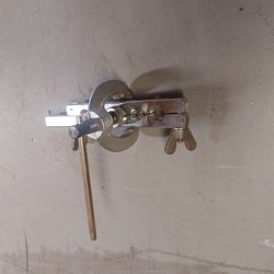 Pipe flaring tool