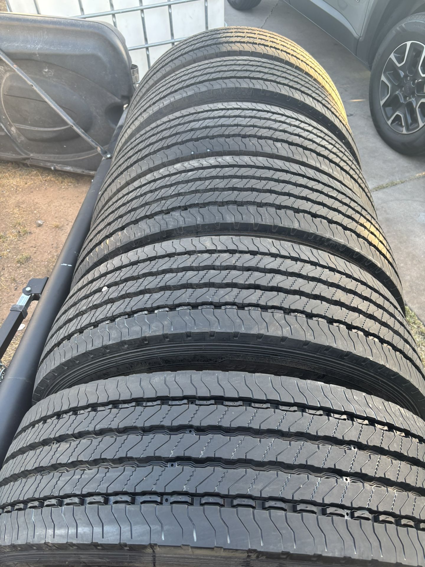 275 70 22.5 Beautiful Set Of 6 Tires Michelin Have 100% Tread Left
