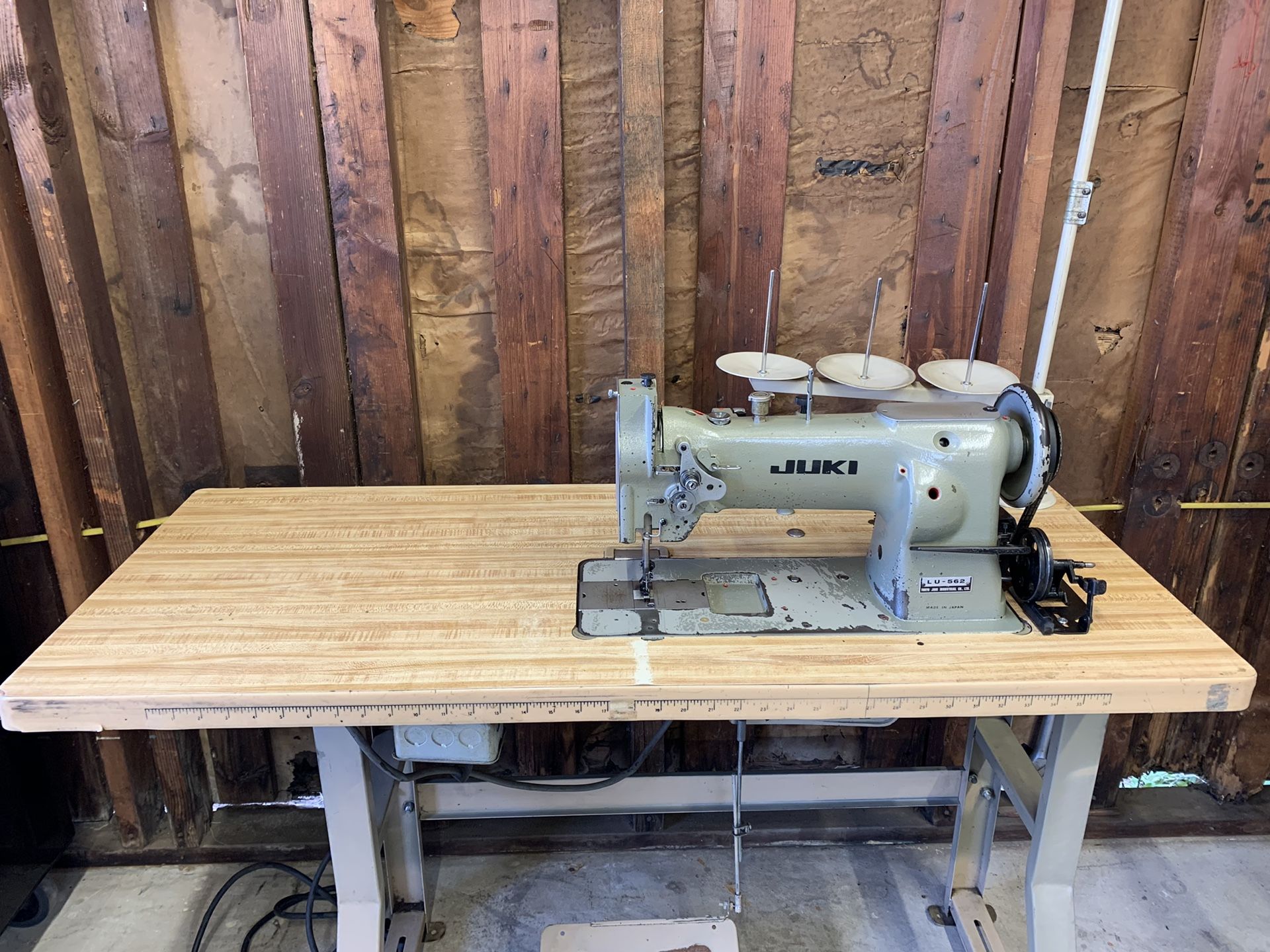 Juki LU562 Walking foot industrial sewing machine for Sale in La
