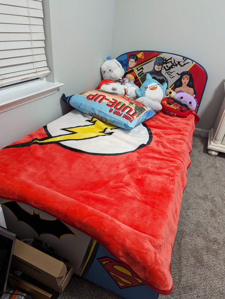 DC Justice League Twin Bed 