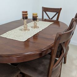 Table set with 4 chairs