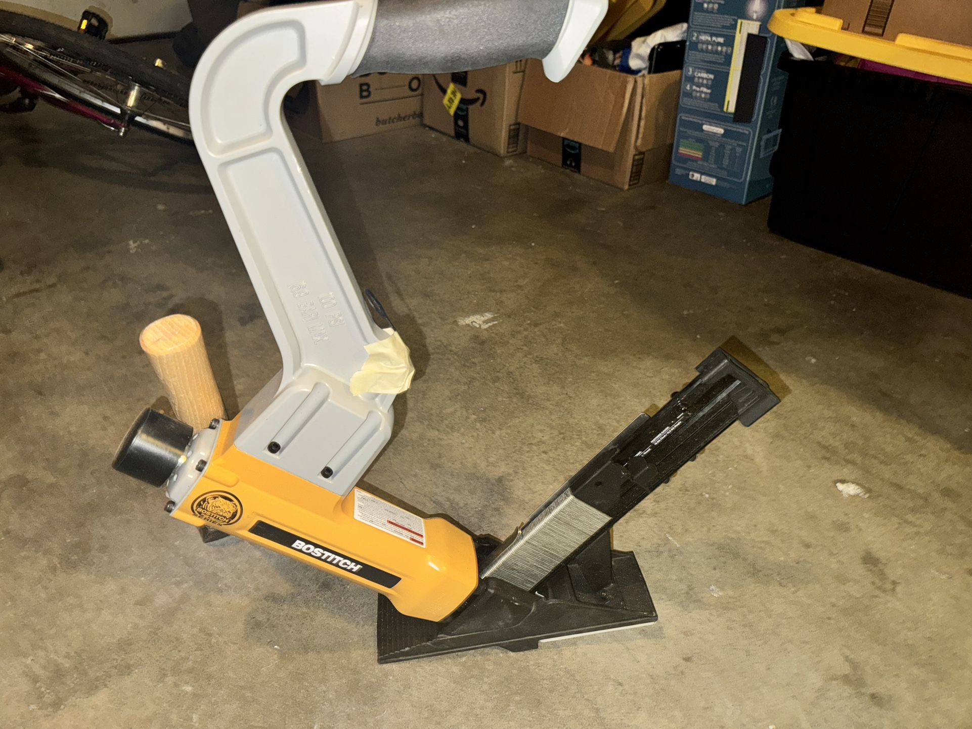 Bostitch Bulldog 2-in 16-gauge Pneumatic Flooring Nailer