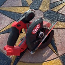 Milwaukee M18 FUEL 18V Lithium-Ion Brushless Cordless Metal Cutting 5-3/8 in. Circular Saw (Tool-Only)