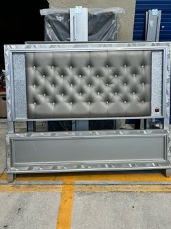 Silver Tufted Upholstered king Bed Frame with Footboard