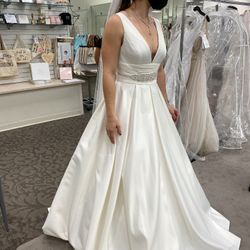 David’s Bridal Wedding Dress And Sash