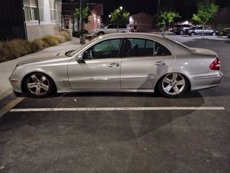 2003 Mercedes E350 *For Parts*