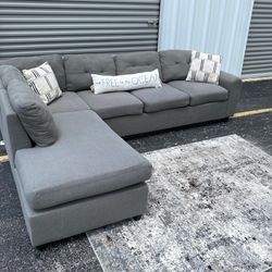 Like New Elegant Grey Sectional Couch/Sofa(Delivery Available🚛)