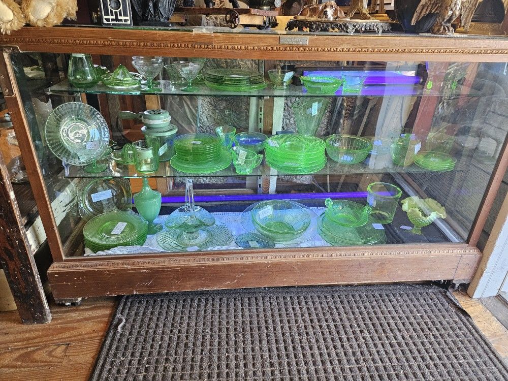 URANIUM GLASS VASELINE DEPRESSION GREEN