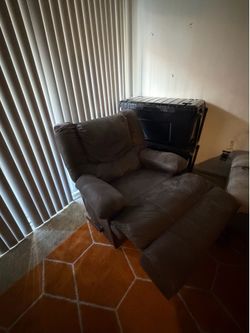 Recliner sofa chair