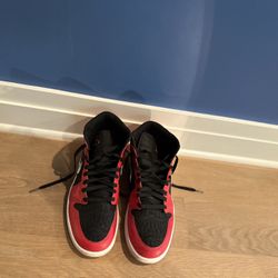 Jordan 1 Mid SE