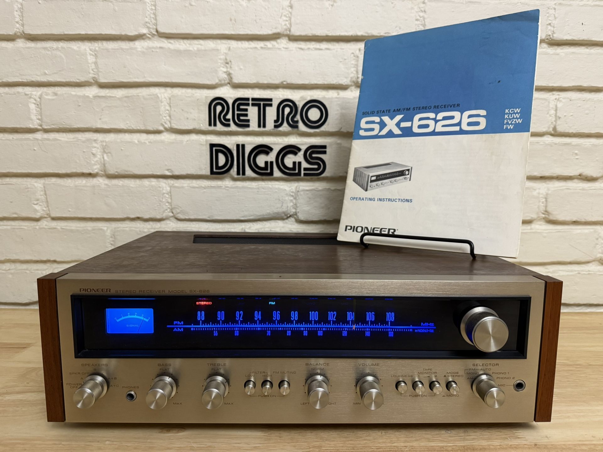 Vintage Pioneer SX-626 Champagne Face Stereo Receiver (serviced)