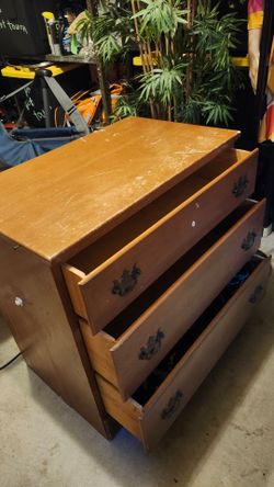 Free dresser in Alpine