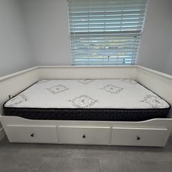 Daybed Frame With 3 Drawers And 2 Mattresses 
