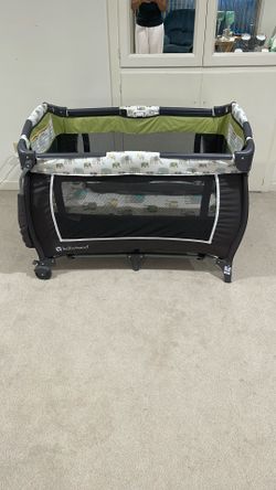 Babytrend Lil Snooze Deluxe II Nursery Center Played