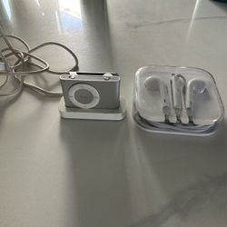 Apple iPod Shuffle Generation Silver 1GB Mp3 Media Player-A1204