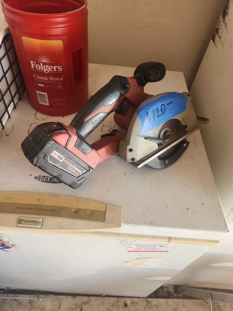 Milwaukee Cordless Saw With Battery