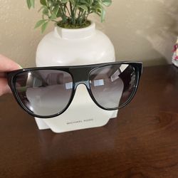 Woman’s Mk Sunglasses 🕶️ 