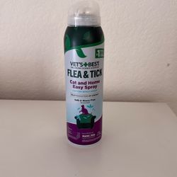Vet's Best Natural Flea & Tick Easy Spray for Cats – Natural Flea & Tick Prevention with Cotton Spice Scent – Plant-Based Cat Spray with Essential Oil