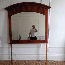 Dresser with detachable mirror 