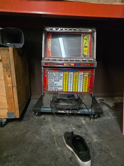 Slot machine old lights up