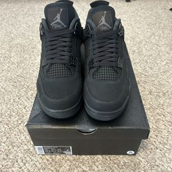 black cats jordan 4’s