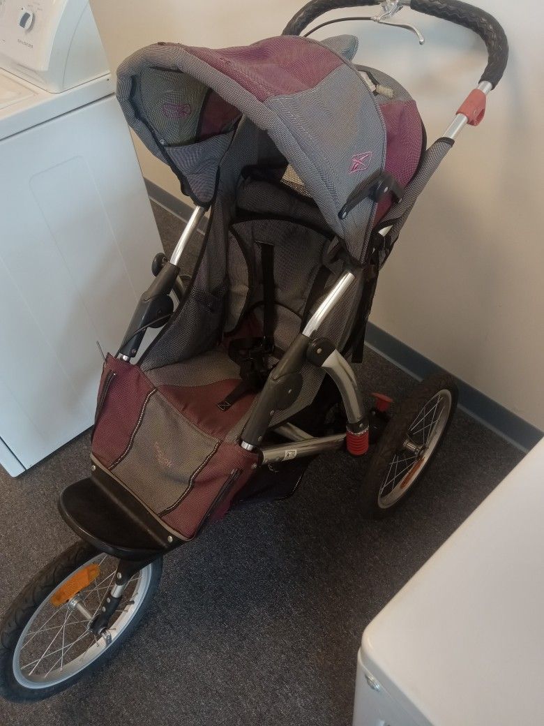 Reebok 3 wheel jogging baby stroller