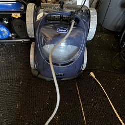 Polaris Alpha iQ pool robot