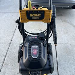 Dewalt 3300 Psi Pressure Washer by Honda 