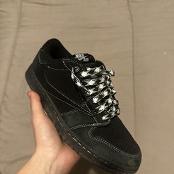 Travis Scott’s size 7 no box