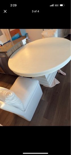 Rooms to go White Oak Table