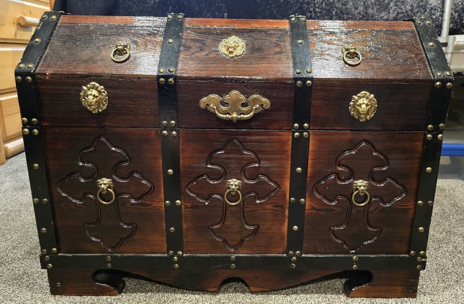 Beautiful Wood Chest.