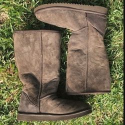 Ugg-like Boots, Size 8.  See 2nd Pic