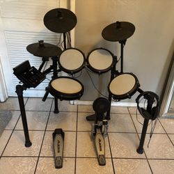 Alesis Nitro Max Mesh Electronic Drum Set