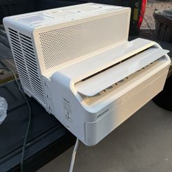 Hisense 12k BTU Slim Window AC