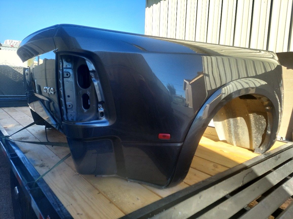 Dually Short Bed 6'4" Ram