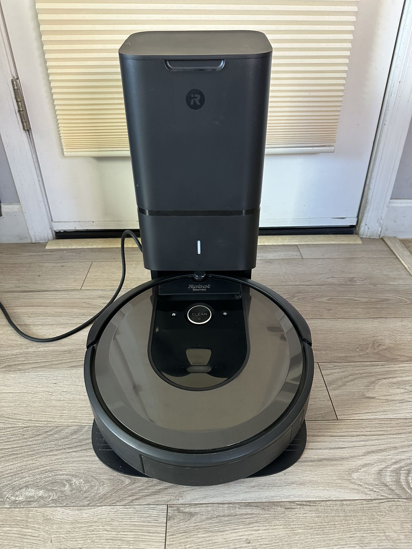 Roomba i7+ w/ self-emptying bin