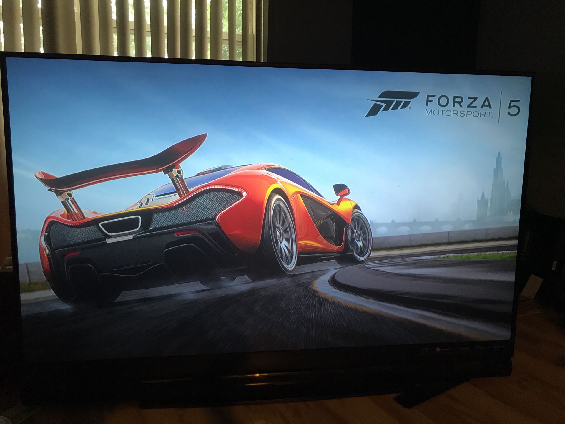 Mitsubishi WD-73738 73" Full 3D 1080p HD Rear-Projection Internet TV