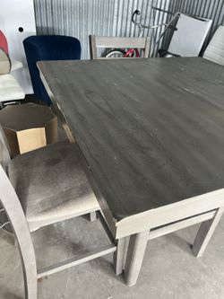 Table with 4 Chairs