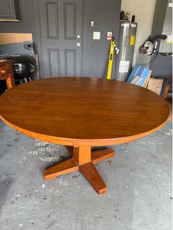 Round Wood Pedestal Farmhouse Dining Table