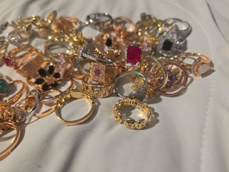 Lot of 50 rings ( costume/ fashion)
